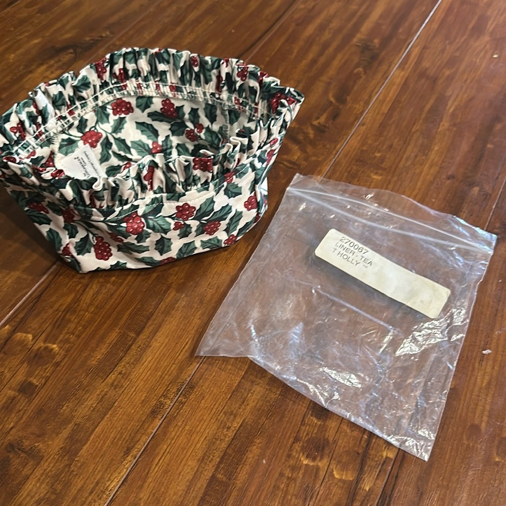 Longaberger Holly print basket liner‎